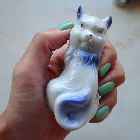 Set of 2 Collectible Blue & White Porcelain Ceramic Cat Figurines - Picture 3 of 10